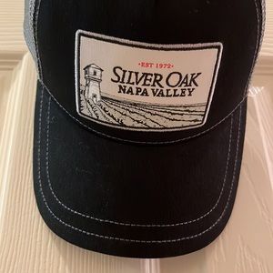 Mesh trucker hat silver and black. Silver oak winery patch logo adjustable
